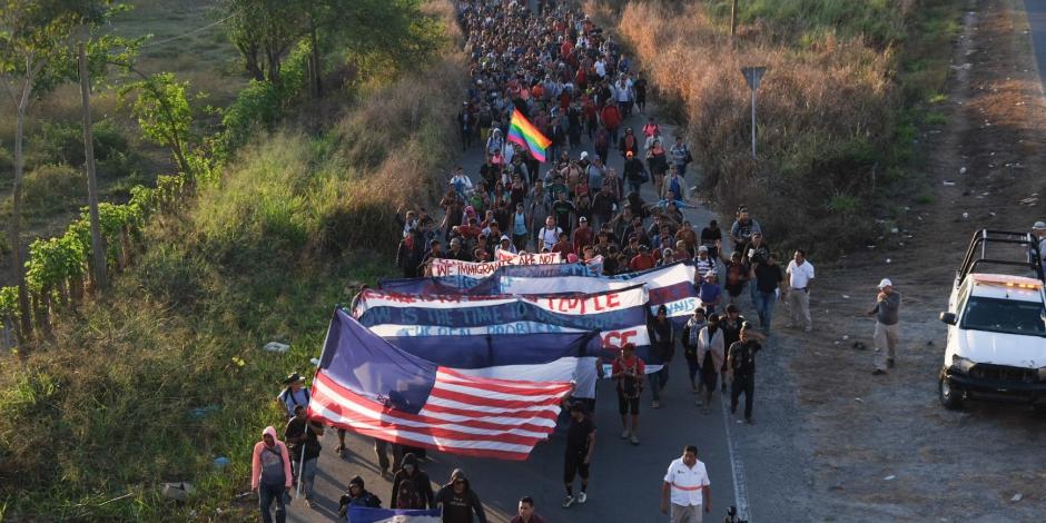 Ingresa caravana migrante a México, avanza hacia Tapachula