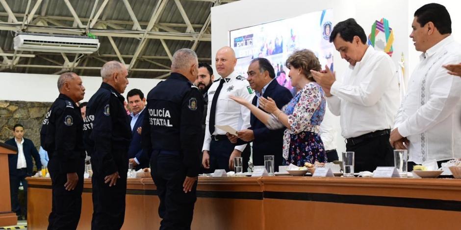 Conmemoran Día del Policía en Guerrero entregando reconocimientos