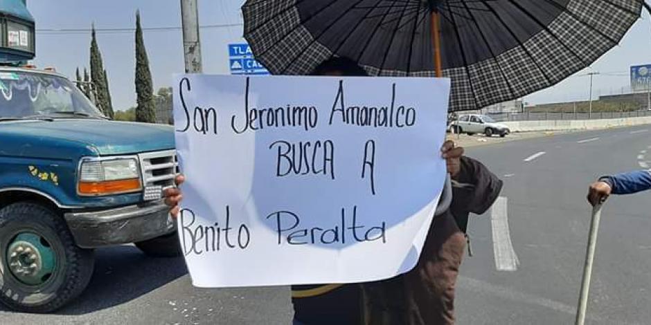Bloquean carretera por secuestro de líder comunitario en Texcoco
