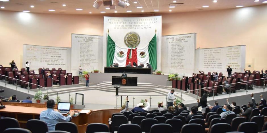 Congreso de Veracruz aprueba reducir 50% de recursos a partidos
