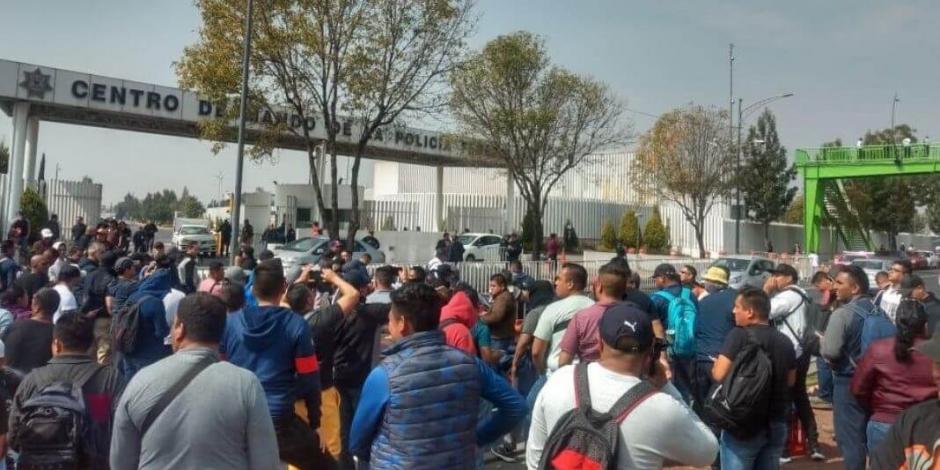 Policías federales bloquean Periférico frente a Centro de Mando