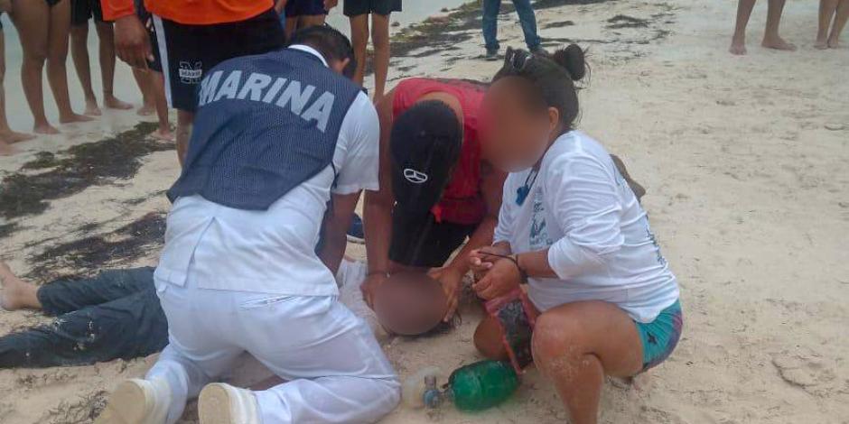 Rescatan a 28 personas de embarcaciones con fallas en Isla Mujeres