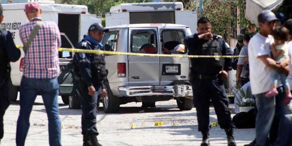 Asesinan a tres médicos para robarles su auto, en Morelos