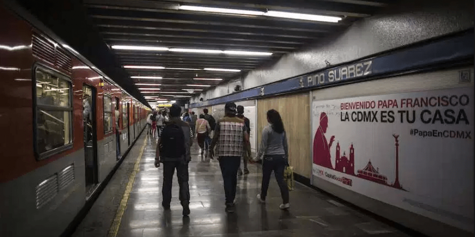 Procesan a dos policías capitalinos por muerte de un hombre en el Metro