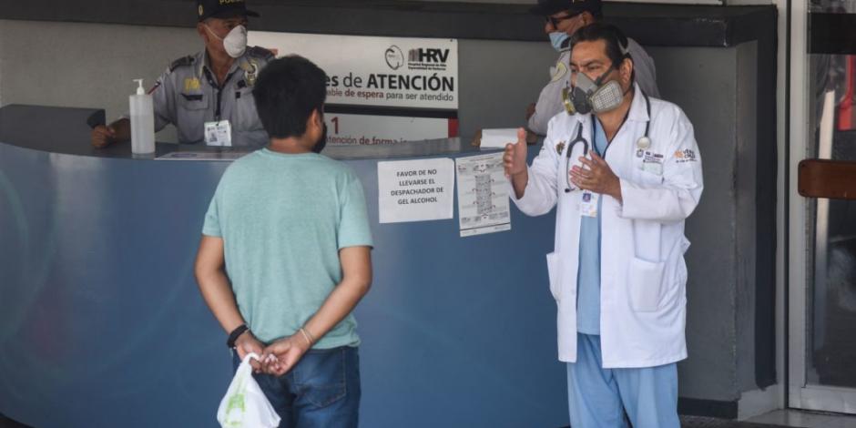 Nos indignan ataques contra personal de salud: López-Gatell