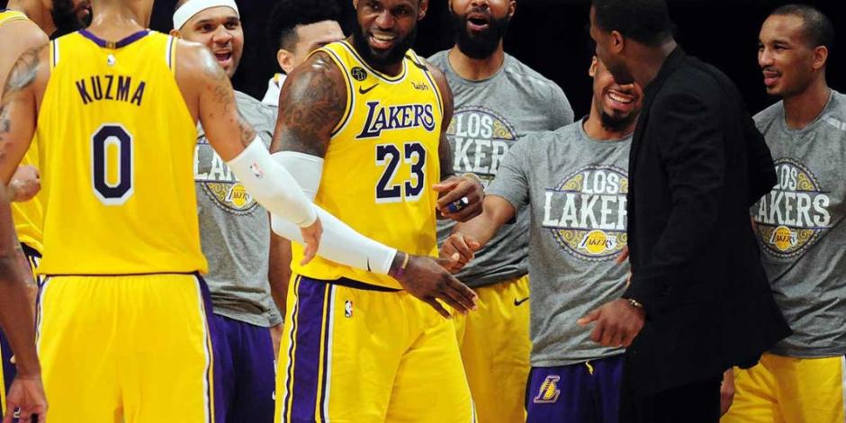 Jugadores de Lakers se mantienen activos con entrenamientos virtuales