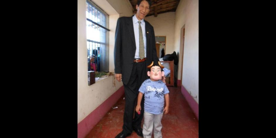 Muere el hombre más alto de Perú a los 56 años