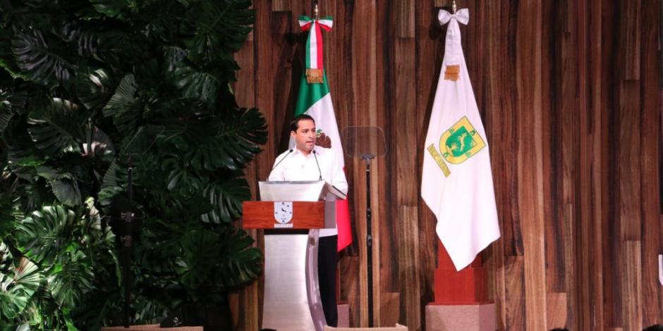 Mauricio Vila rinde primer informe; llama a la unidad en Yucatán