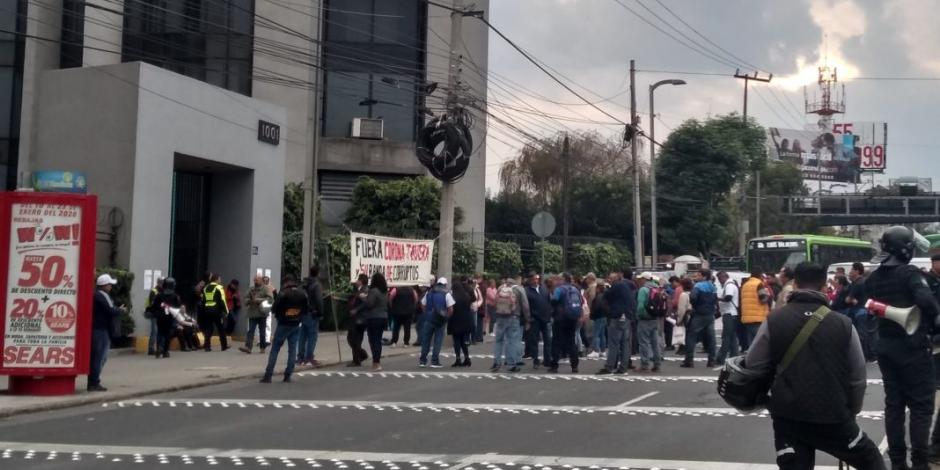 Trabajadores del IPN bloquean Constituyentes; exigen aumento salarial