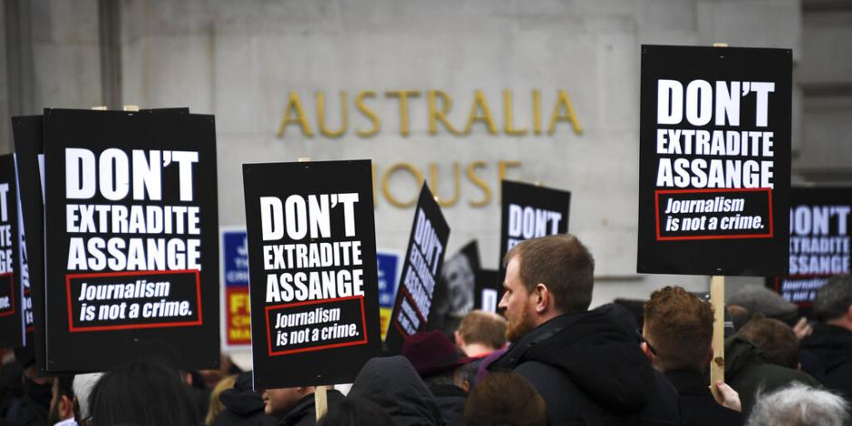 Terminan un día antes primeras audiencias por juicio contra Assange