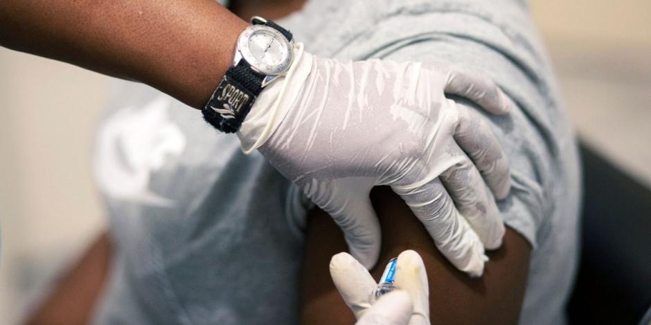 La vacuna de Janssen “seguramente ya se encuentra preparando su expediente para pedir autorización en México”, dijo Ricardo Cortés Alcalá, director general de Promoción de la Salud.