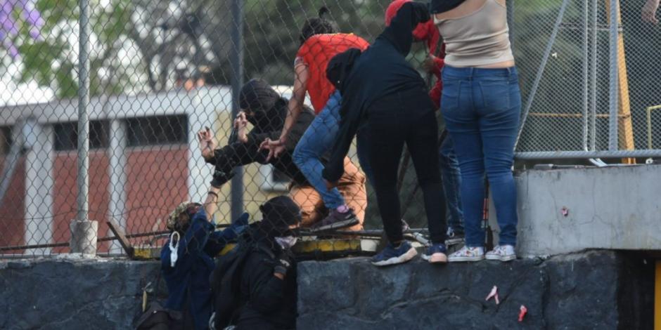 UNAM ordena desalojo de Prepa 5 y acusa violencia extrema en el plantel