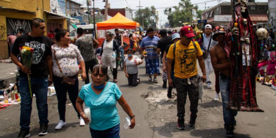 Pese a pandemia; devotos de la “Santa Muerte” marchan en Tepito