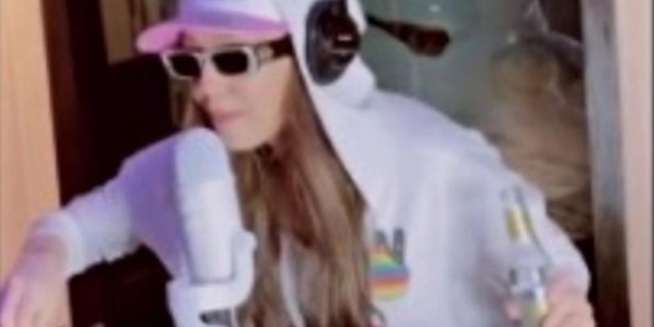Thalía se vuelve DJ en Tik Tok y toca "Tusa" para los ¿superhéroes? (VIDEO)