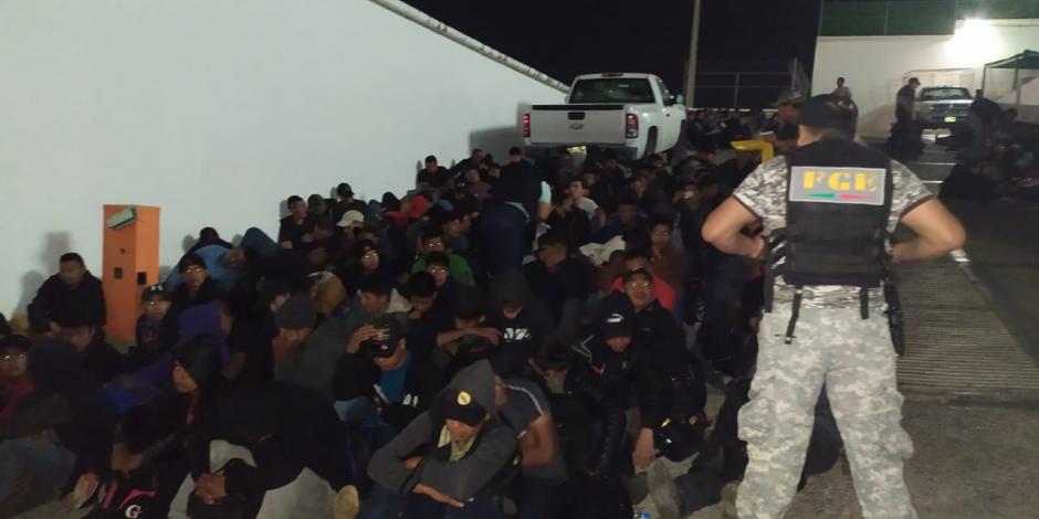 Aseguran 292 migrantes trasladados en tractocamiones en Chiapas