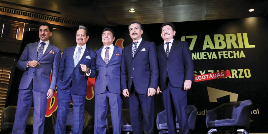 Los Tigres del Norte rinden tributo a Vicente Fernández