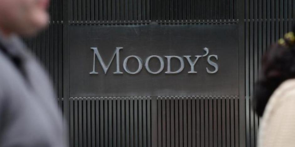 Covid-19 y crisis petrolera ‘empujan’ a México a nueva recesión: Moody’s Analytics