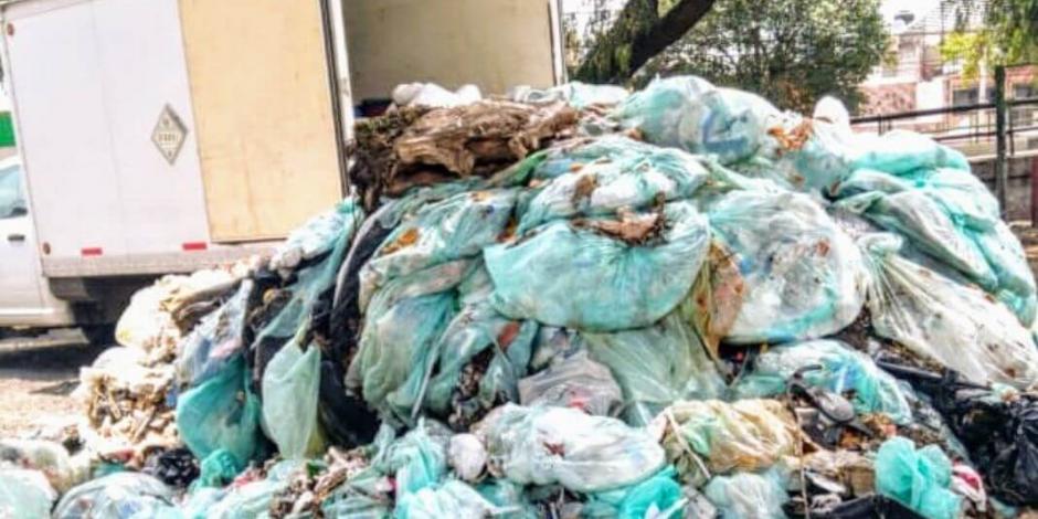 Abandonan residuos biológicos en Tlalnepantla