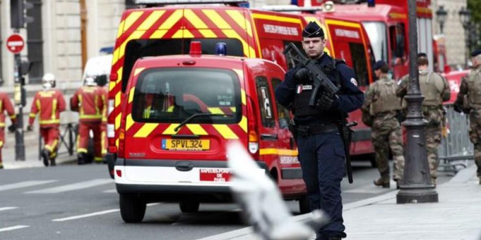 En Francia, hombre apuñala a 3 y luego es abatido por la policía