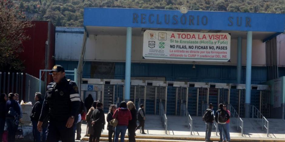 Exige López Obrador investigación por fuga de 3 reos en Reclusorio Sur