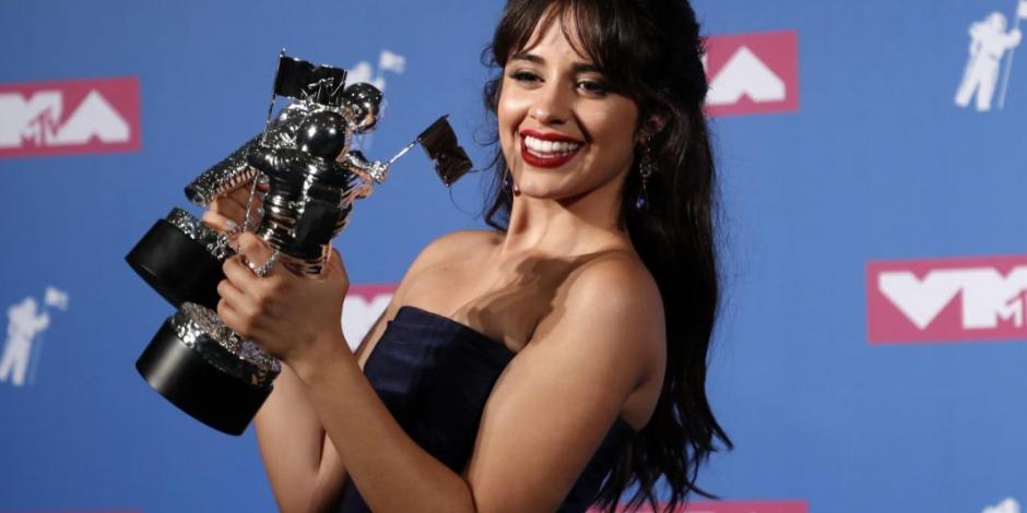 FOTOS: Camila Cabello recibe premio por mejor video del año en VMA
