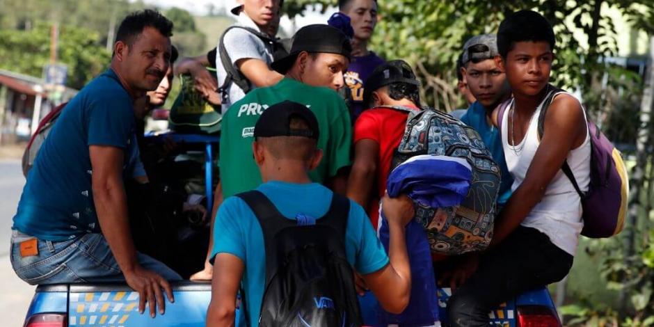 EU llama a hondureños a abandonar caravana migrante