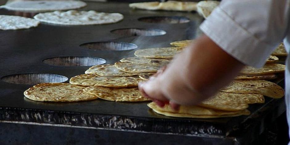 Por crisis de COVID-19 amagan con subir precio de la tortilla hasta $20