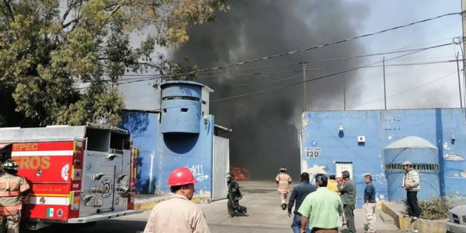 Almacén de gas LP explota en Ecatepec; bomberos controlan incendio