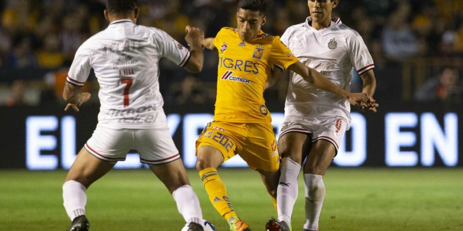 Tigres golea a Chivas y consigue su segunda victoria del torneo