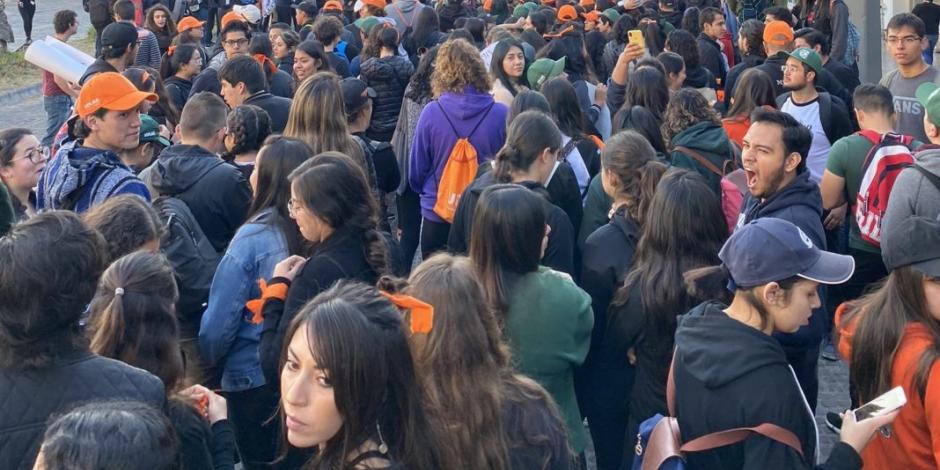 Megamarcha en Puebla: alumnos exigen justicia y seguridad