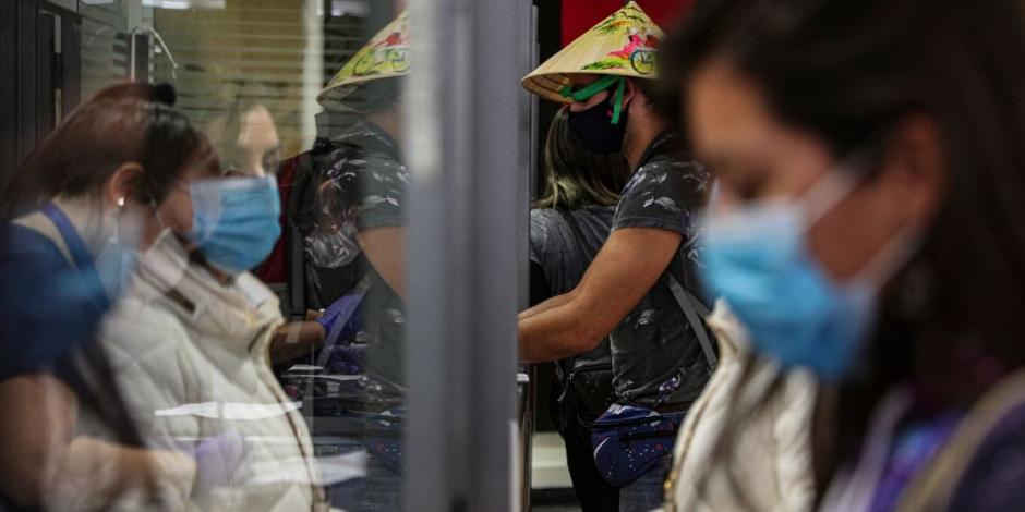 Supera Chile los 30,000 contagios de COVID-19; van 323 muertes