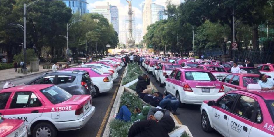 Protestan taxistas de CDMX contra apps para solicitar servicio