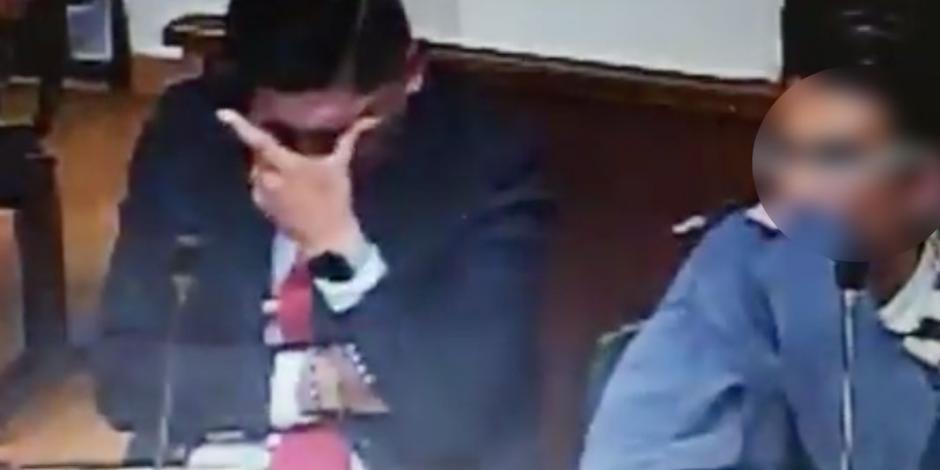 Abogado llora en pleno juicio al escuchar cómo su defendido mató a bebé (VIDEO)