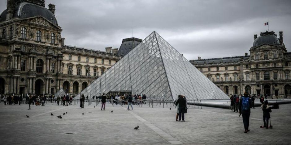 Por temor al brote de coronavirus, cierran el Museo de Louvre