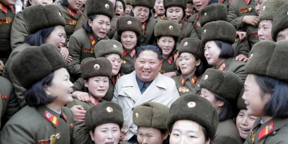 Mujeres militares estallan en llanto ante Kim Jong-un (VIDEO)
