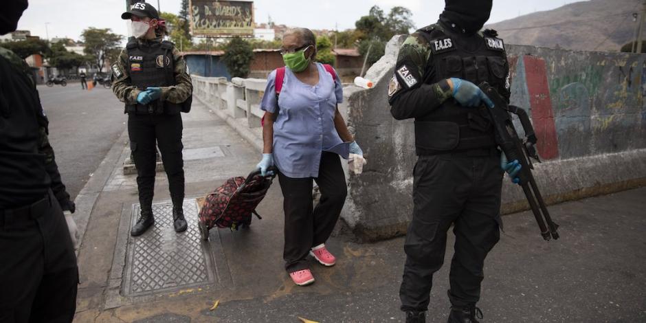 Maduro aplasta a periodistas que informan de la pandemia