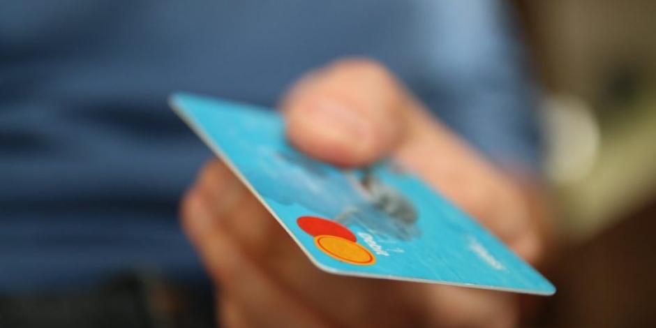 Aumentan bancos 0.5% tasas de interés de tarjetas de crédito
