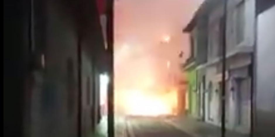 Se incendia puesto de pirotecnia en mercado de Zinacatepec, Puebla