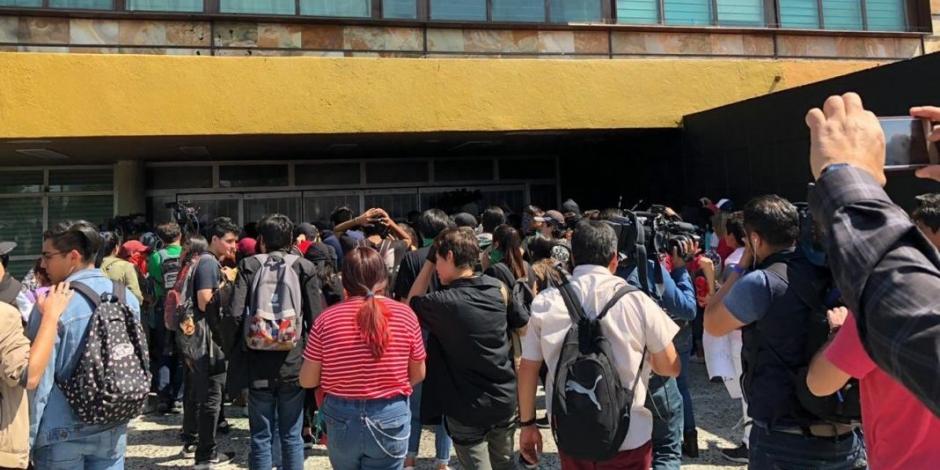 Llegan estudiantes de CCH Azcapotzalco a Rectoría de la UNAM