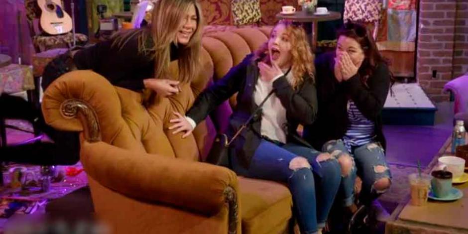 Jennifer Aniston sorprende a fans de "Friends" (VIDEO)