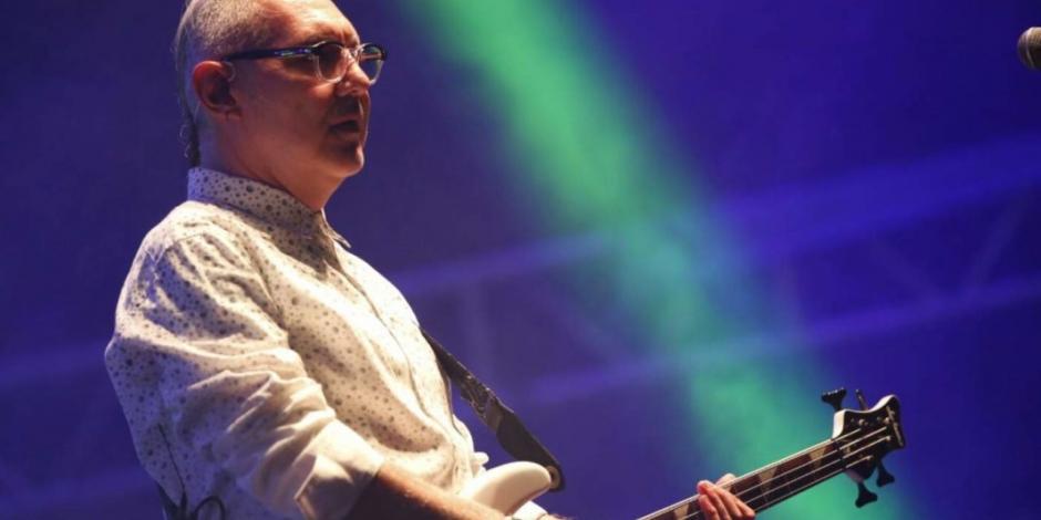 Sabo Romo, bajista de Caifanes, sufre desmayo durante concierto en Culiacán