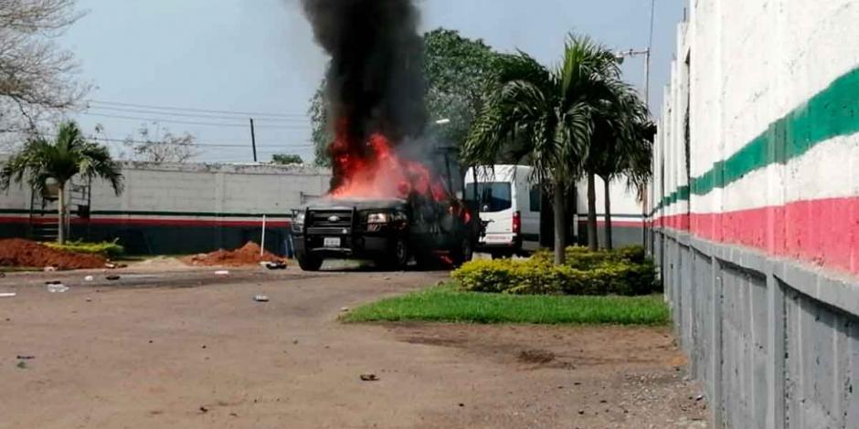 Pobladores de Ciudad Isla se enfrentan con policías; hay 20 detenidos