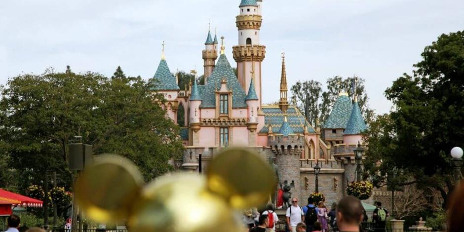 Disney da licencia a empleados de parques en 2 semanas, por pandemia