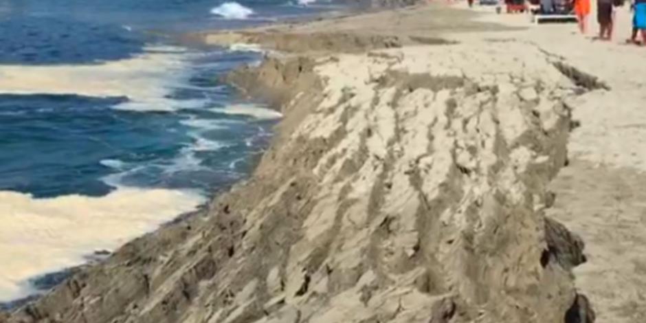 Usuarios reportan hundimiento de playa en Puerto Escondido (VIDEO)