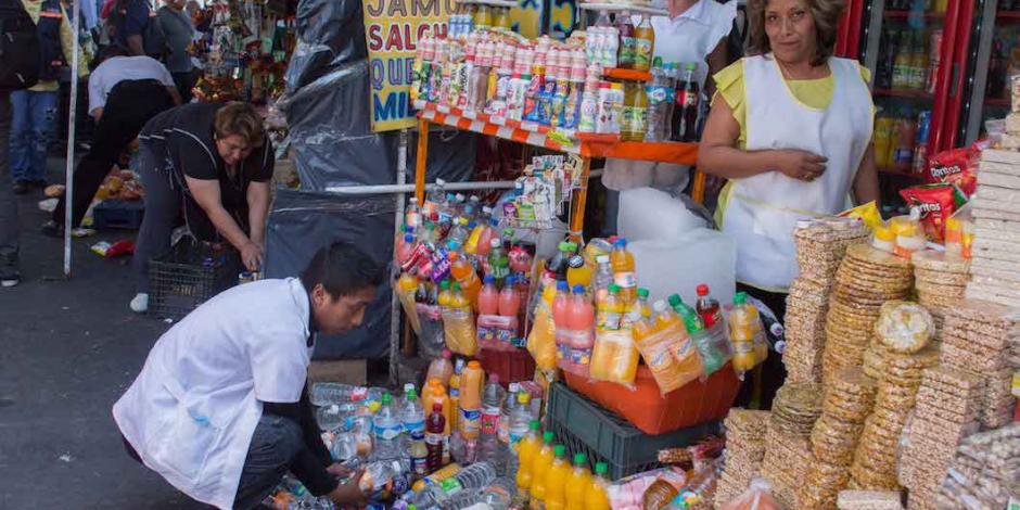 Comerciantes informales ganan más que profesionistas en México