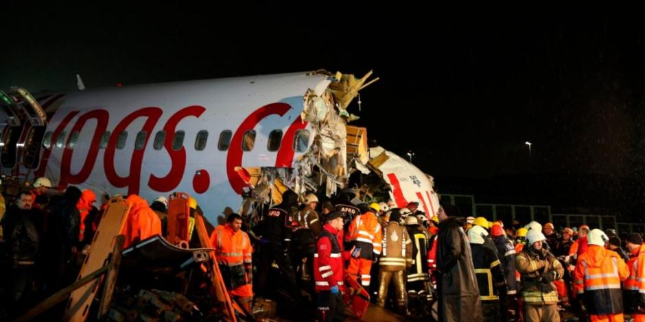 Suman 3 muertos por accidente de avión comercial en Turquía