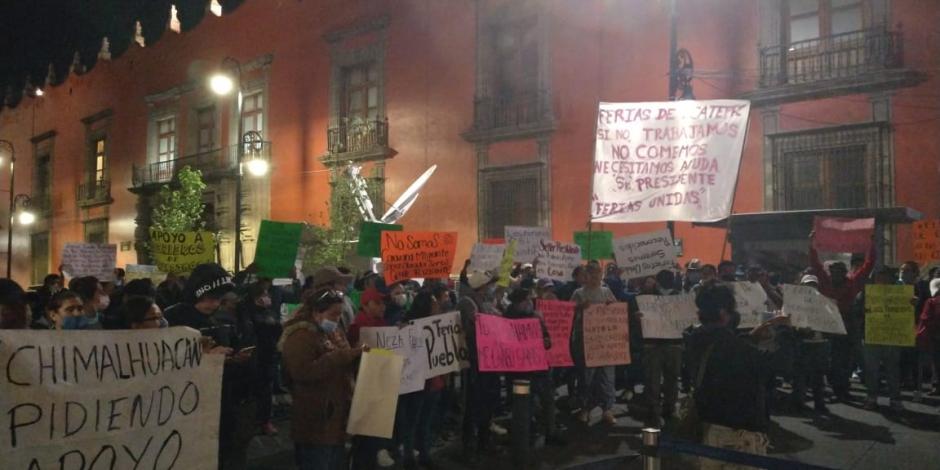 Pese a COVID-19, llegan cientos de manifestantes a Palacio Nacional