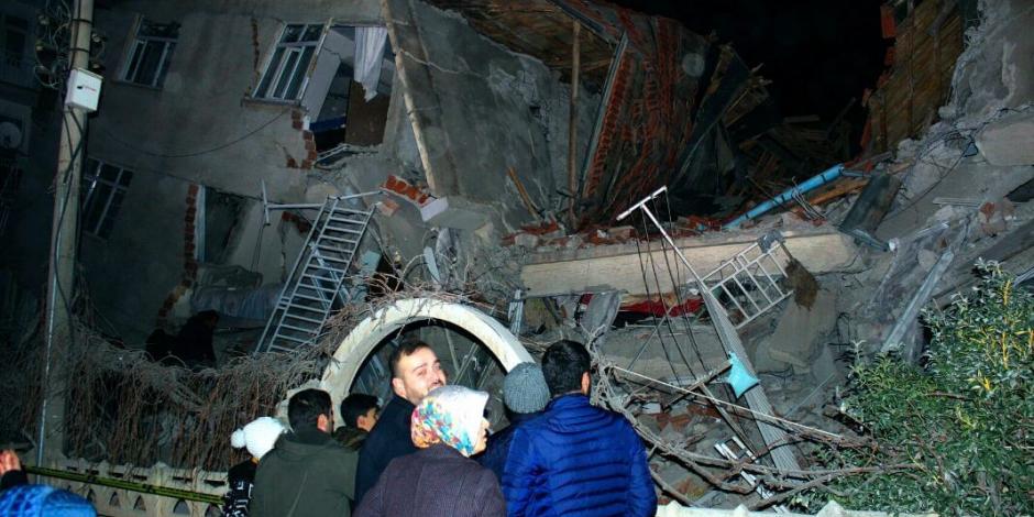 Al menos 18 muertos por terremoto de 6.8 en Turquía