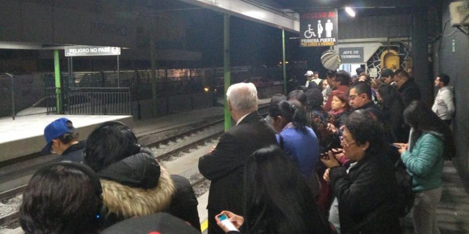 Reanudan tramo de Tren Ligero, pero usuarios se quejan del servicio