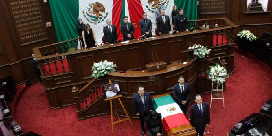 Congreso de Michoacán rinde homenaje póstumo al diputado Erik Juárez